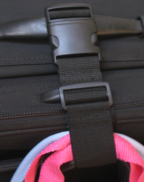 Carry All Clip (#144) Attach extra items to rolling suitcase. - En Route Travelware